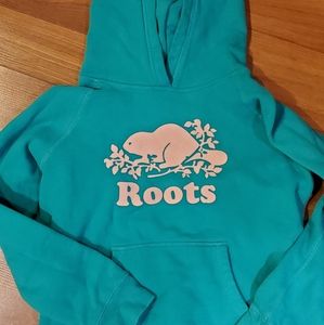☑️ sold ☑️Roots youth sweater